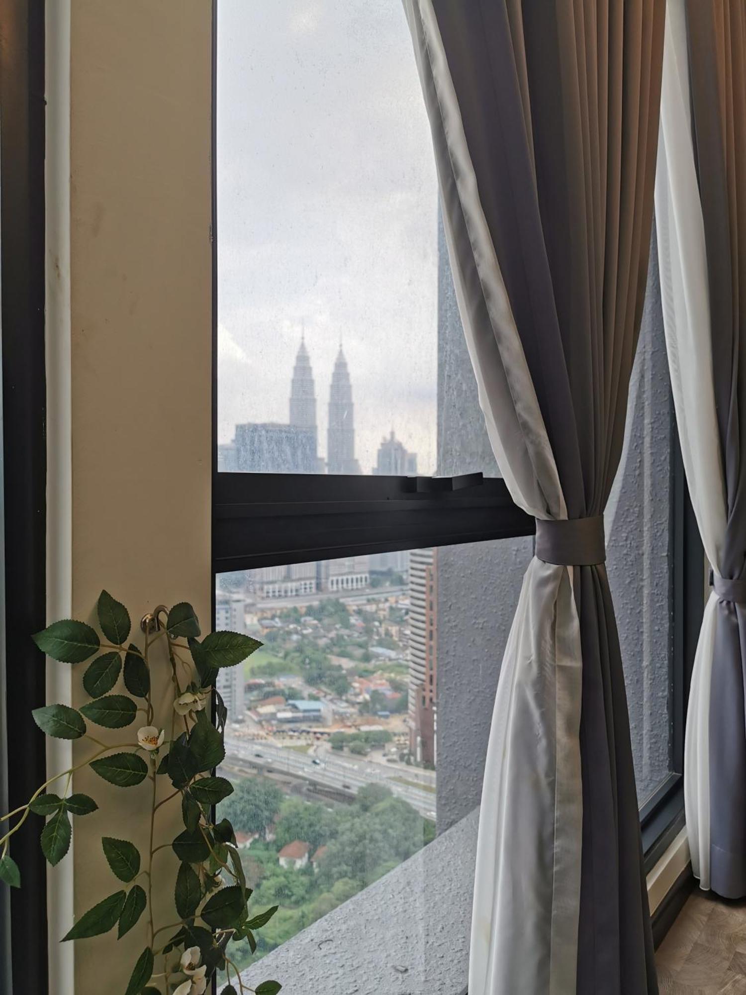 Expressionz Professional Suites By Aurora Summer Suites กัวลาลัมเปอร์ ภายนอก รูปภาพ